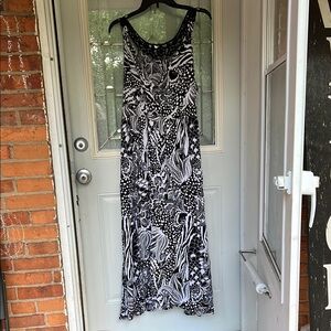 Elegant Black and White Patterned Dress